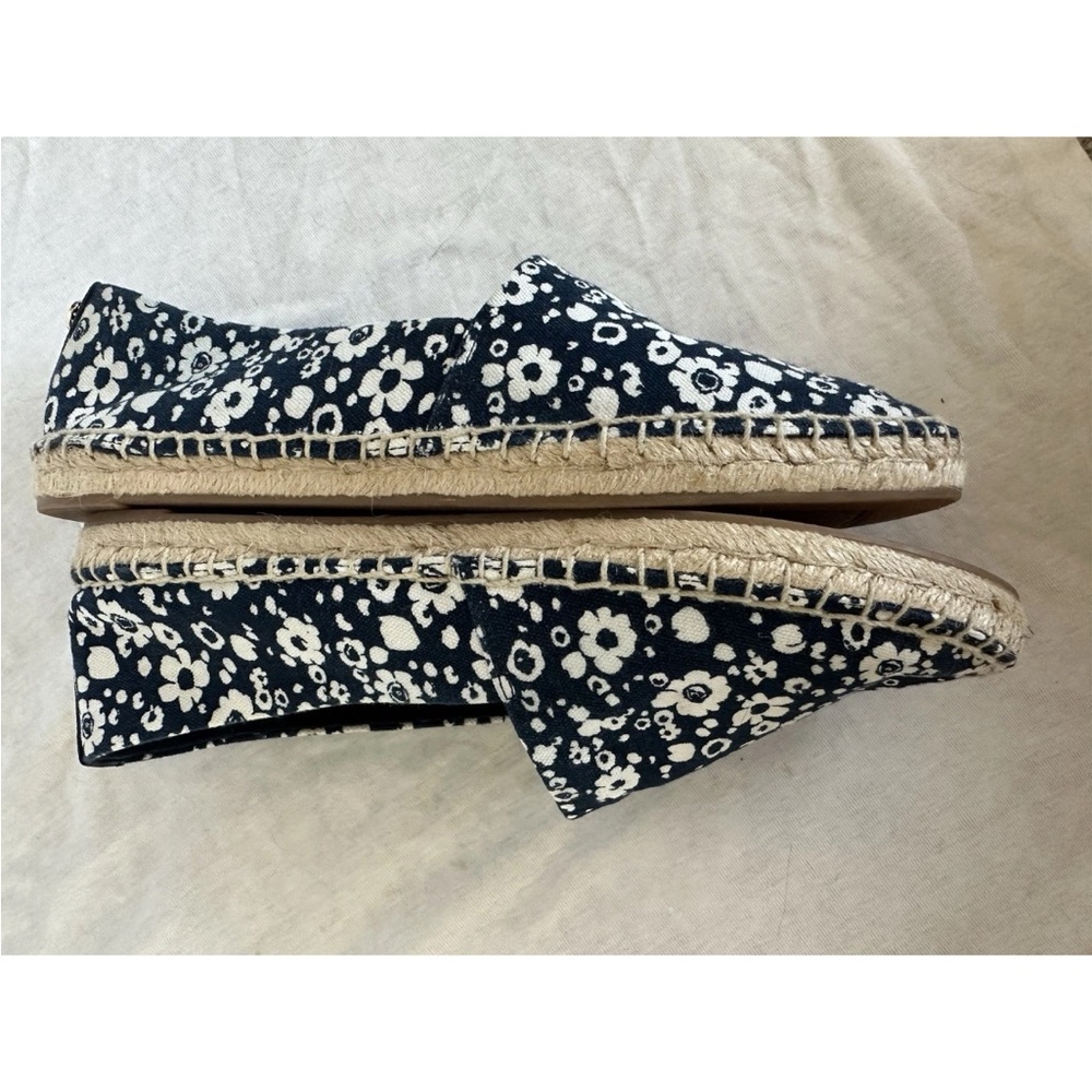 Tory Burch Canvas Navy with white Floral print back logo Espadrilles size 10 - Picture 9 of 15